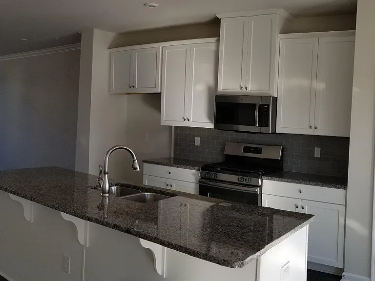 504 Holywell Dr — Photo 3