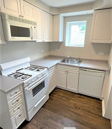 3rd image of 3517-21 W Grace St #3517-2E