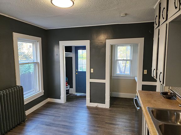 4th image of 137 Cecil St SE #1