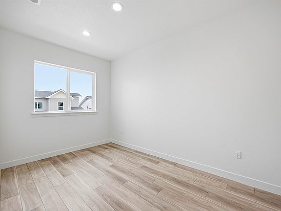 5th image of 4461 Conifer St