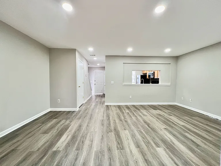 1804 Queen Anne Ct — Photo 12