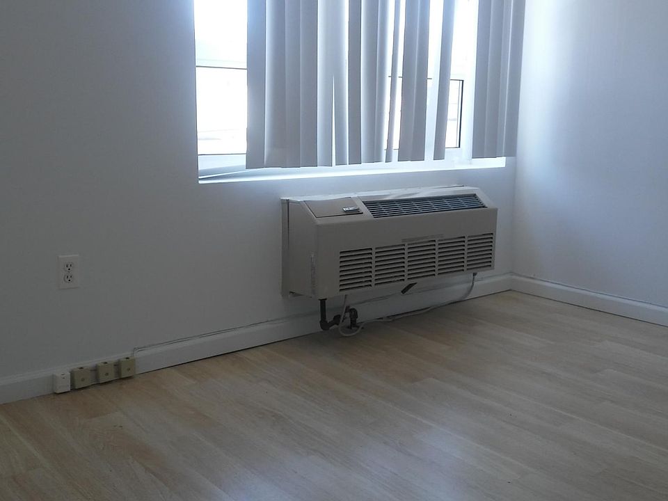 1st image of 9113 175th St #2