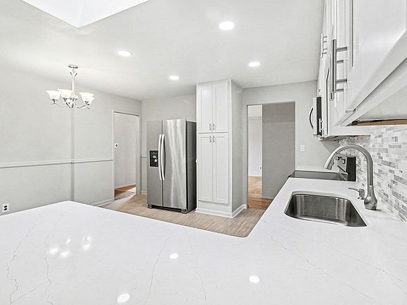 4th image of 2852 Briarcliff St
