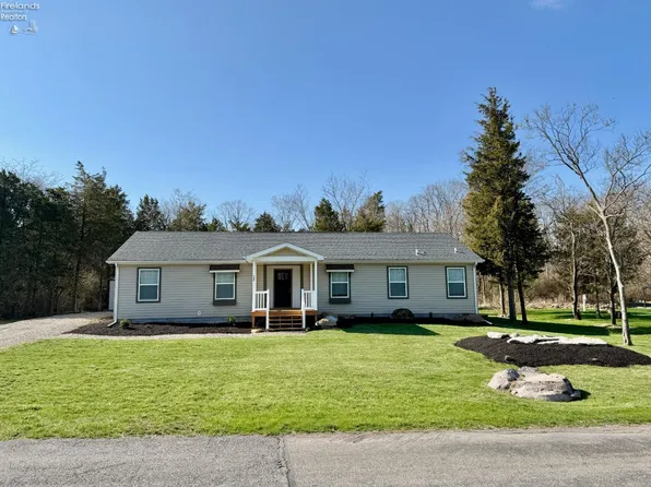 186 Hamilton Rd, Kelleys Island, OH 43438