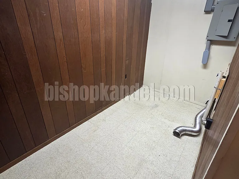 1123 Brenda Ct — Photo 8