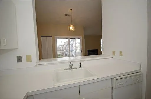 1037 Edpas Rd — Photo 10