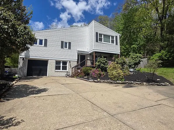 1204 Vallamont Dr NW, Williamsport, PA 17701
