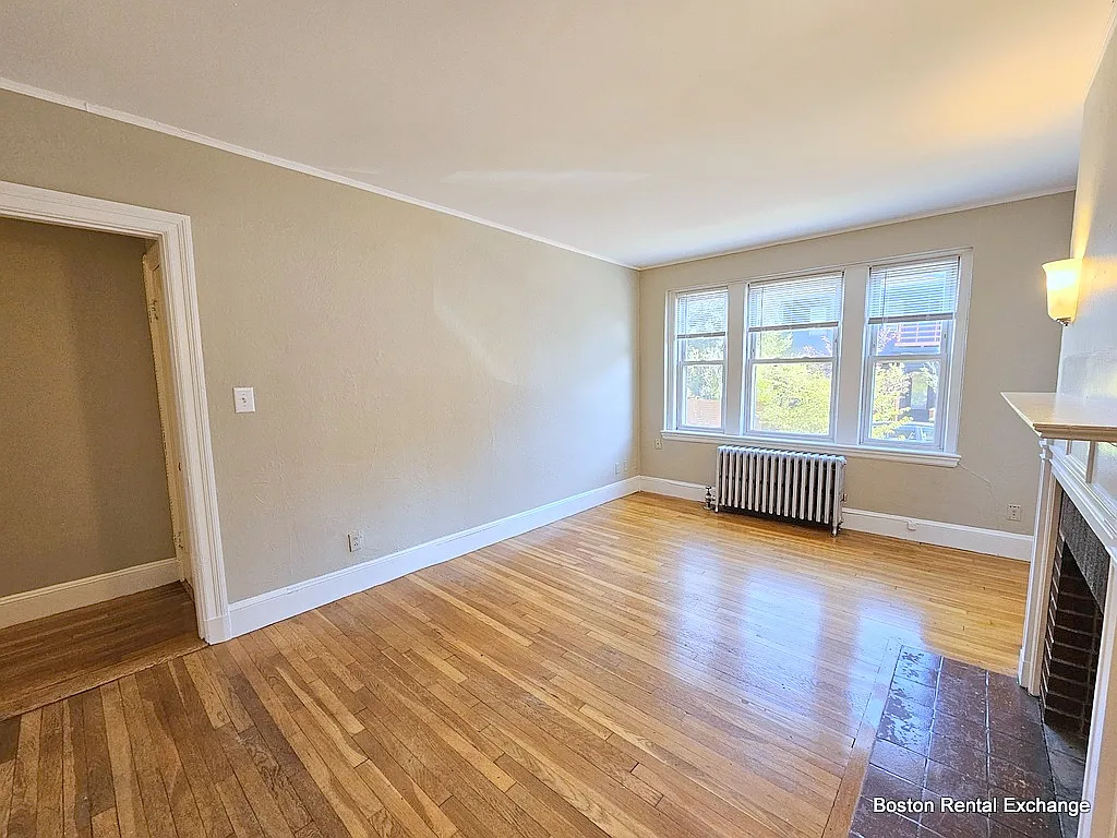 1 bed, $2,600 — Photo 2