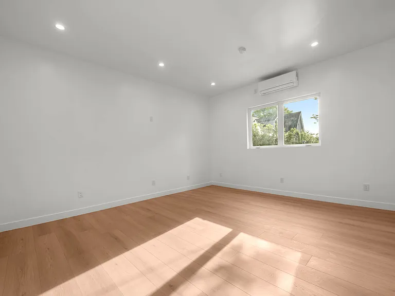 1215 S Point View — Photo 7