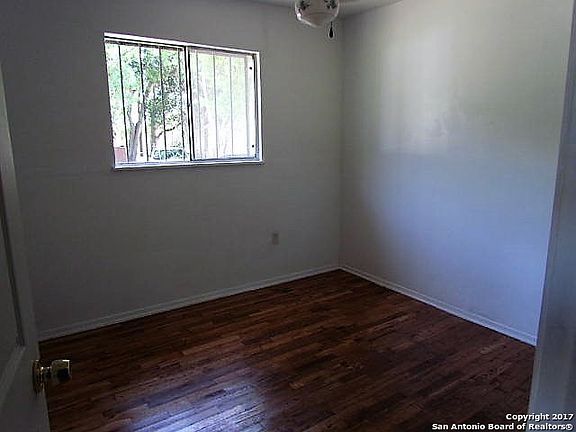 5th image of 226 Ferris Ave