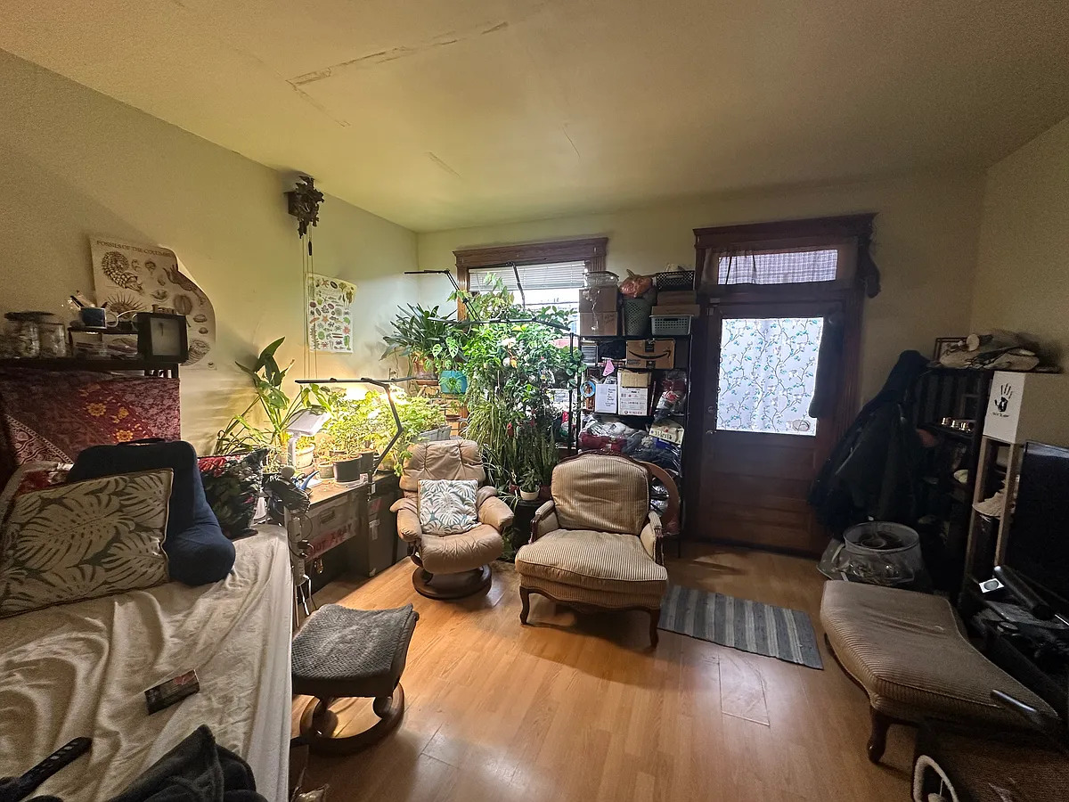 Building Photo - 3221 Vine St #1