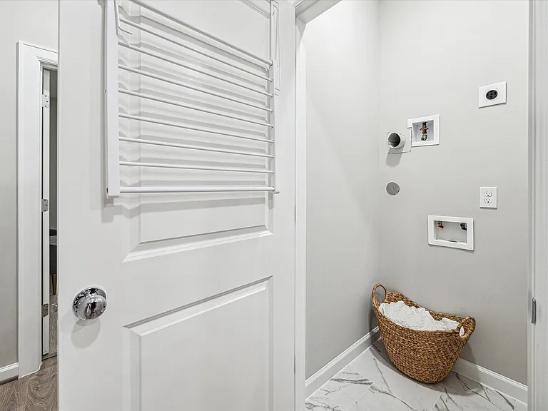 810 Glowing Dawn Dr — Photo 33
