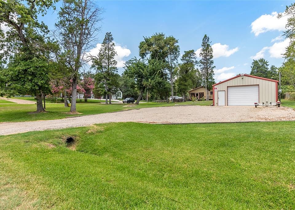 1st image of 220 Lake Front Dr