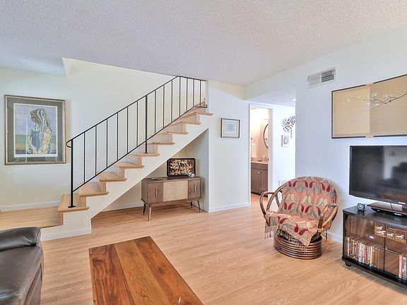 5th image of 854 Toiyabe Ct