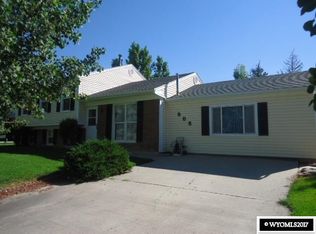 905 Monroe Dr, Rock Springs, WY 82901