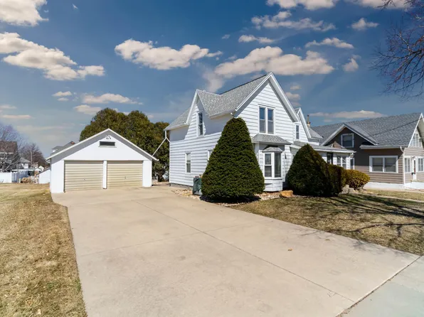 905 I Ave, Grundy Center, IA 50638