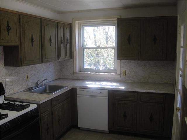 2nd image of 7810 Farnsworth St