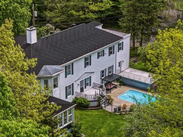 2742 Rue St #2744, Laurent Lavis, QC G6V 3W8