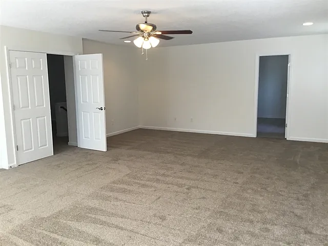 385 Bostwick Cir — Photo 6