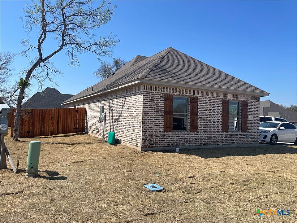 2nd image of 1201 Shirley Faye Ln