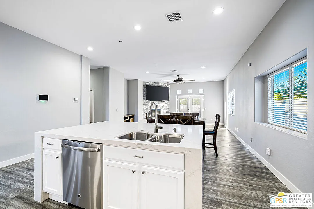 4 bed, 3.0 bath, 2113 sqft, $4,500 — Photo 3