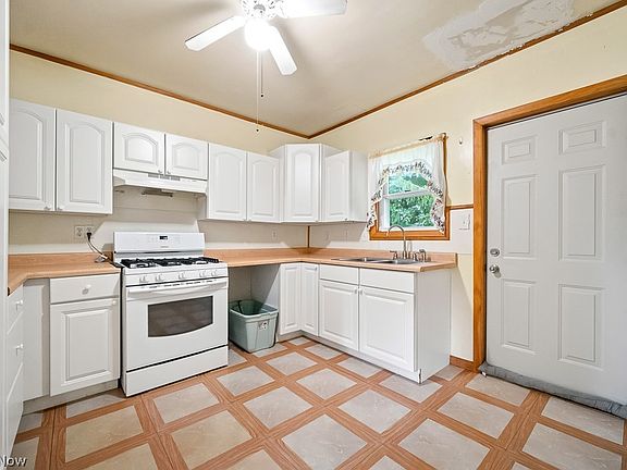 5th image of 669 Scott Pl NW