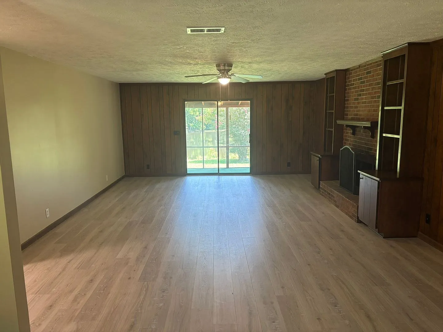 Beautiful Home Located in Fortson — Photo 3
