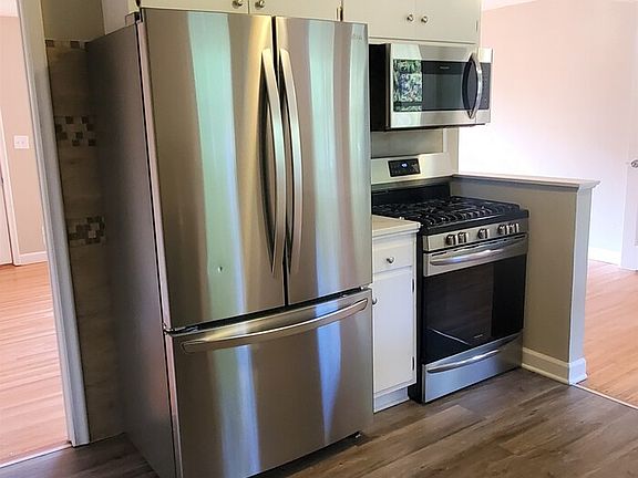4th image of 1760 City Heights Dr N