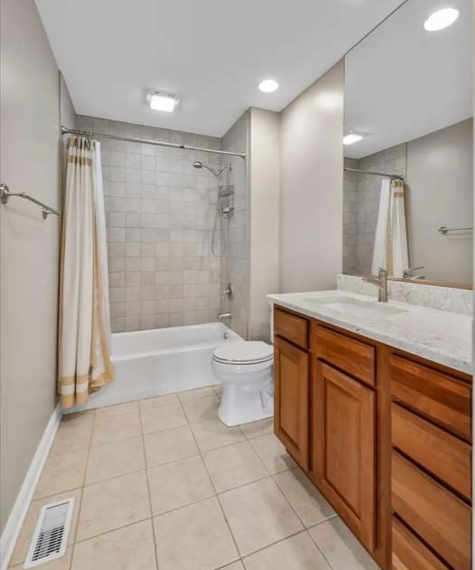 2 bed, 3.5 bath, 2000 sqft, $1,600 — Photo 4