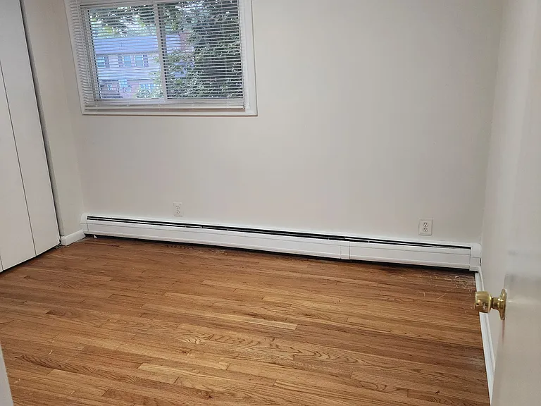 301 Douglas Dr — Photo 16