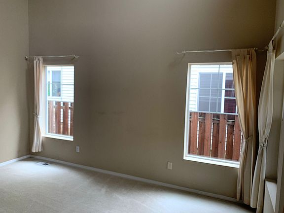 4th image of 930 243rd Pl SE