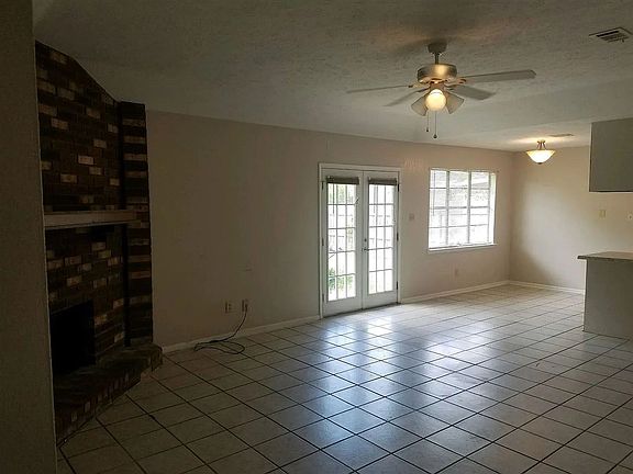 3rd image of 9135 Jennifer St