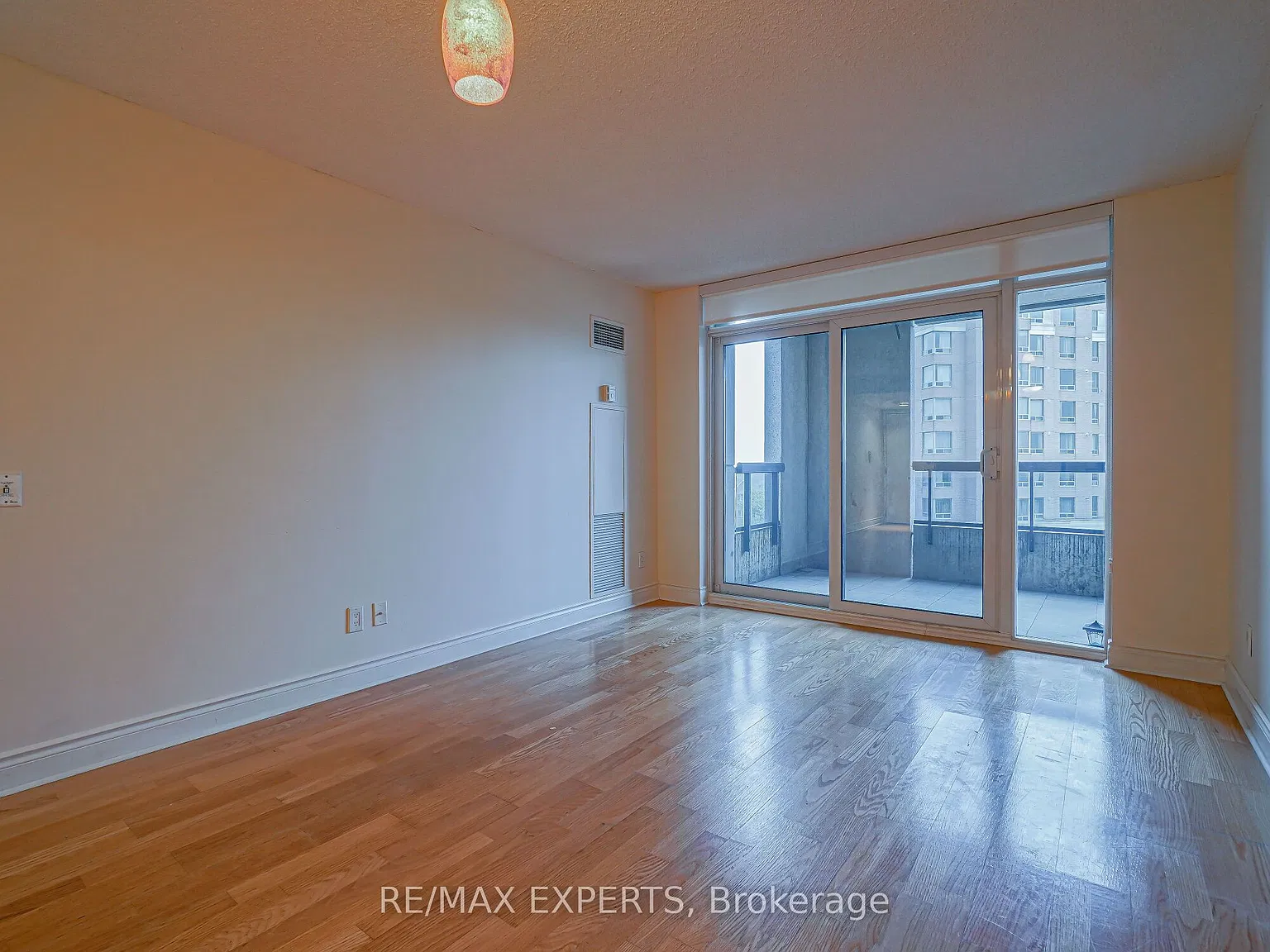 1 bed, $2,400 — Photo 4