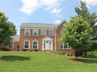 7875 Surreywood Dr, North Bend, OH 45052