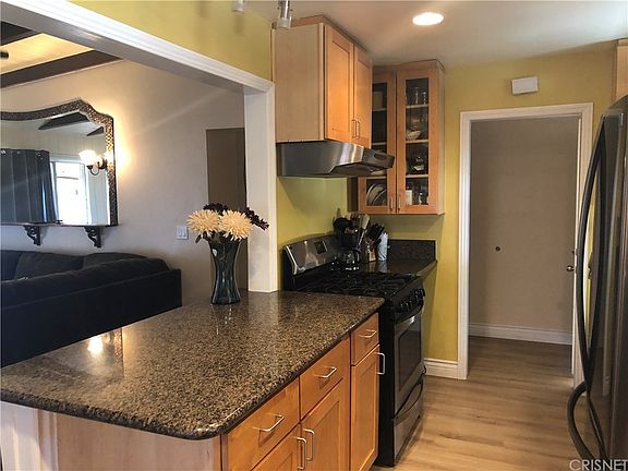 3rd image of 8028 Saloma Ave
