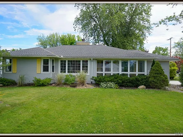 1460 Red Jacket Rd, Grand Island, NY 14072