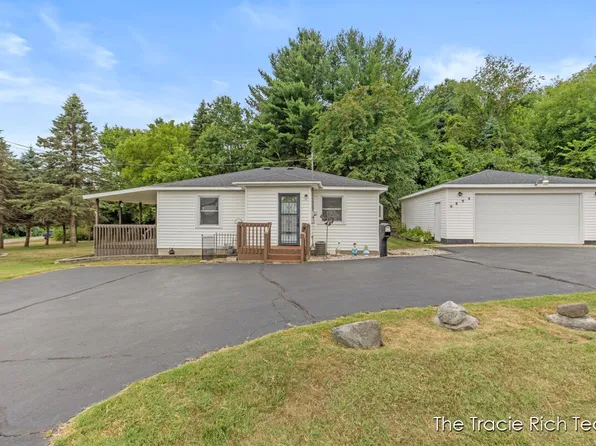 6894 Kuttshill Dr NE, Rockford, MI 49341