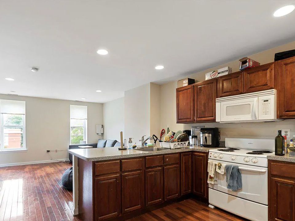 1st image of 1418 N Willington St #1
