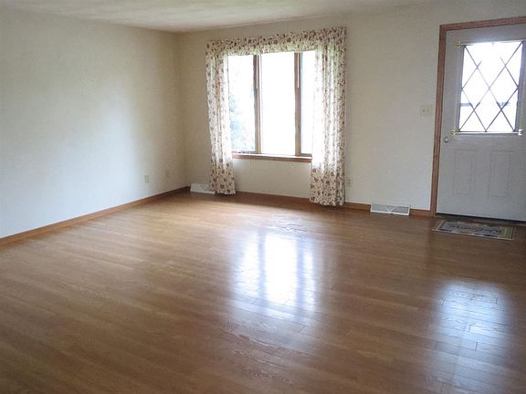 W6763 Hardwood Floors