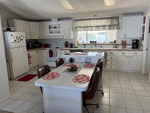 4th image of 1405 82nd Ave #8