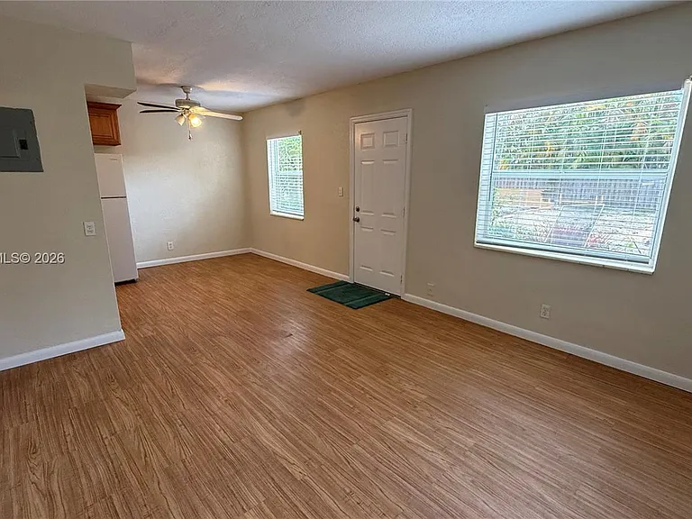 1310 NE 14th Ave #4 — Photo 5