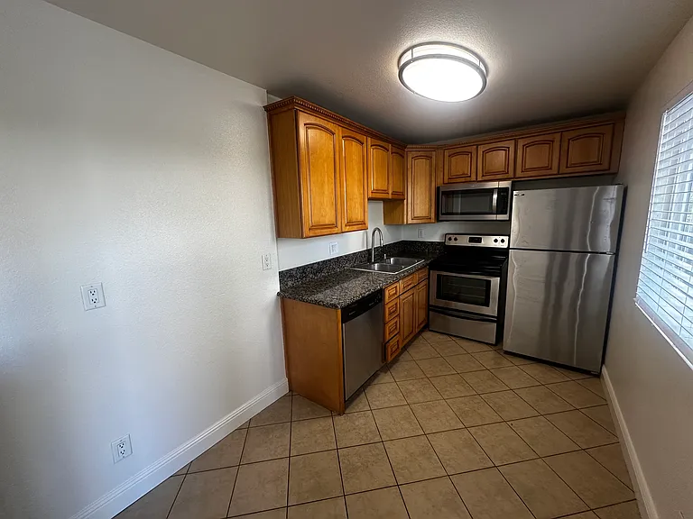1371 E Washington Ave #103 — Photo 6
