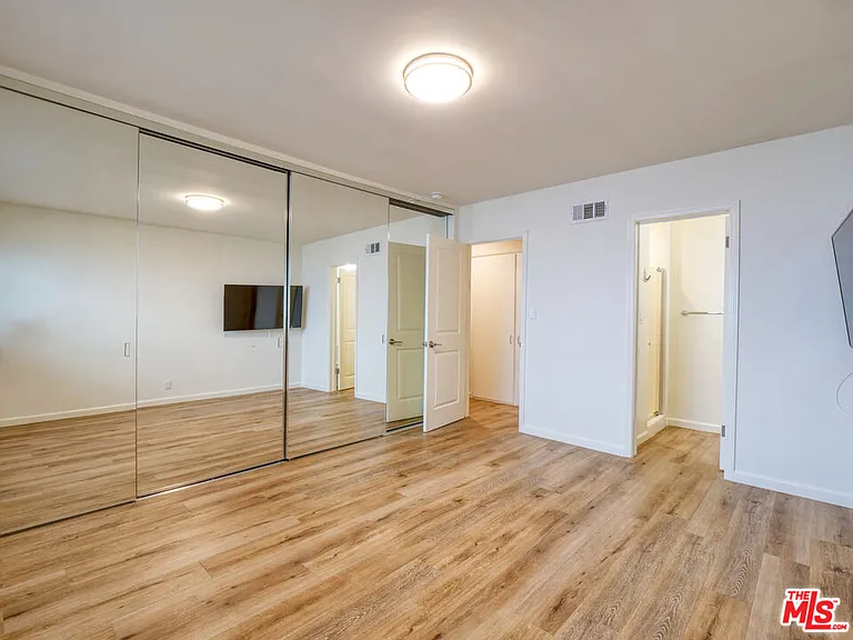 337 N Oakhurst Dr #6 — Photo 19