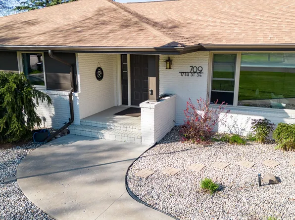 709 17th St SE, Jamestown, ND 58401