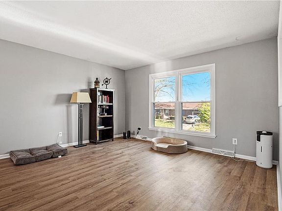 2nd image of 1705 Miami St