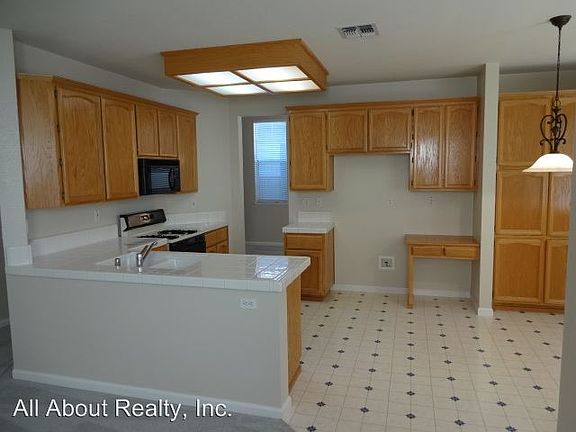 5th image of 1050 Fremantle Way