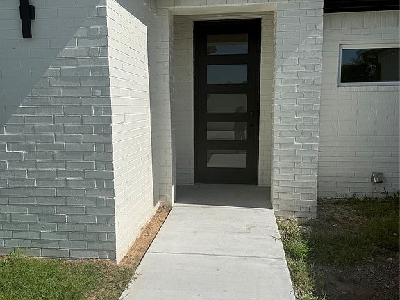 2nd image of 308 W Lauren St