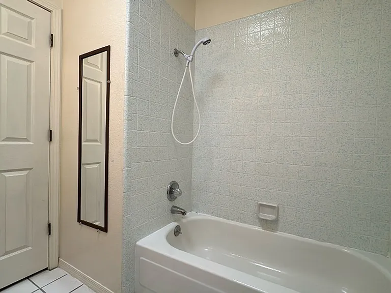 1041 Carmelita Dr — Photo 19