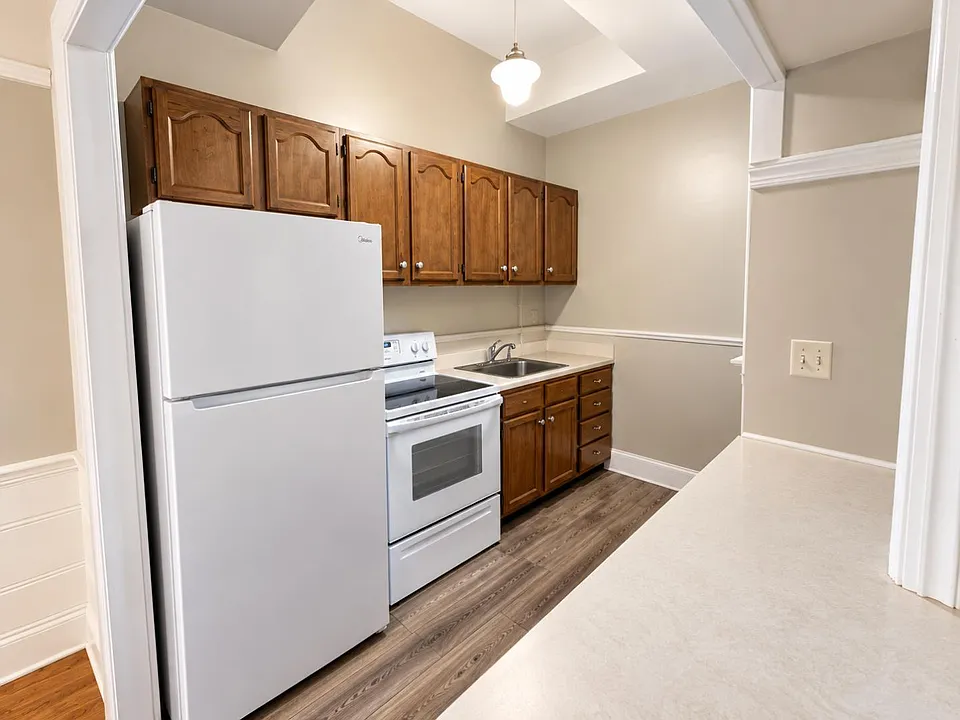 110 E Market St #205