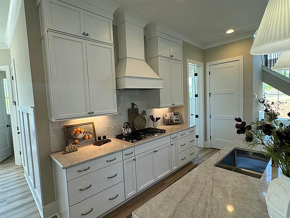5th image of 1069 Azalea Garden Cir